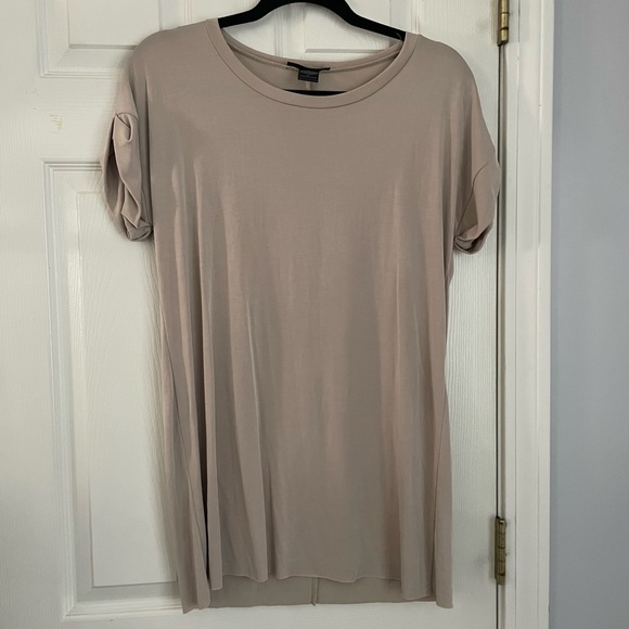 Beige t-shirt dress - Picture 2 of 3